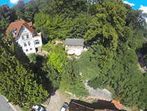 Luftbild der Villa mit Atelier